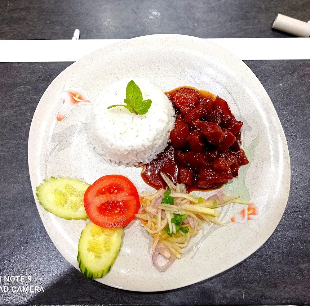 Porc Au Caramel Salade de Pommes Vertes